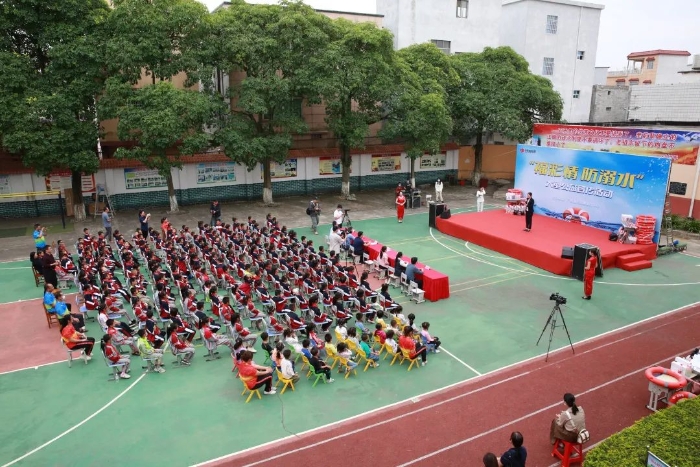 别开生面的防溺水安全课，广西福彩公益活动进校园