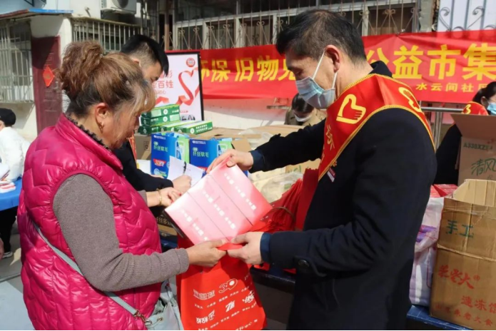 江苏徐州福彩学雷锋志愿服务活动打造友爱社区