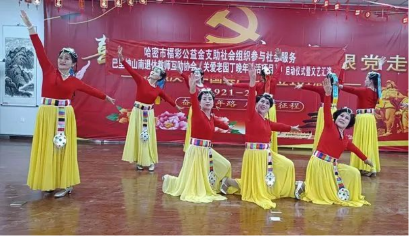 新疆福彩组织“关爱老园丁晚年生活项目” 情暖老人心