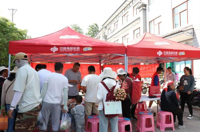 云南大理福彩：“刮刮乐”进集市，引导群众远离非法购彩
