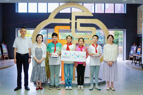 书香润校园 守护少年梦 江苏无锡体彩开展图书捐赠活动