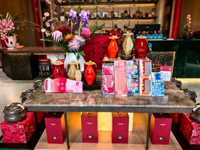 鲜花香茗之间靓丽的“福彩红”